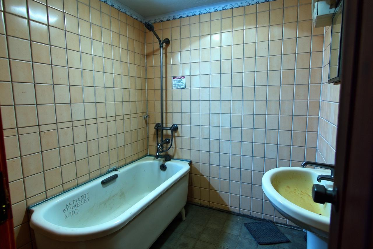 Salle de Bain Marbre — avant rénovation